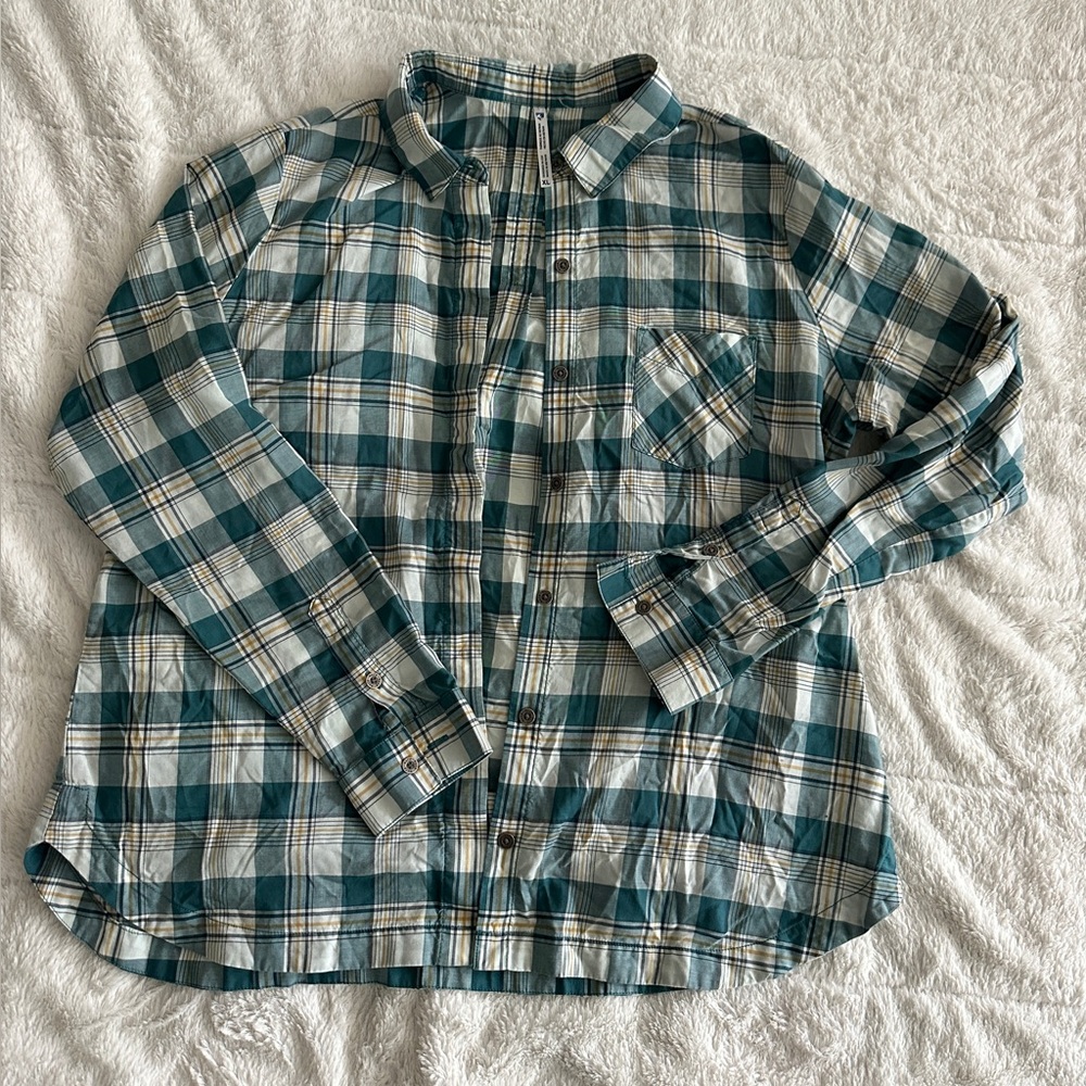 Women’s XL Kuhl Plaid Hidden Button Up Long Sleeve Shirt